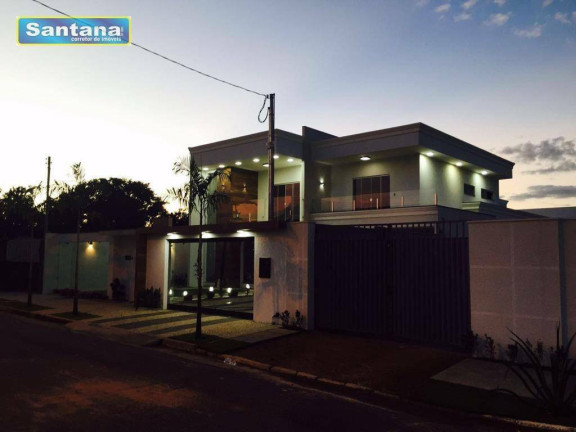 Imagem Casa com 3 Quartos à Venda, 700 m² em Bandeirantes - Caldas Novas Imagem Casa com 3 Quartos à Venda, 700 m² em Bandeirantes - Caldas Novas