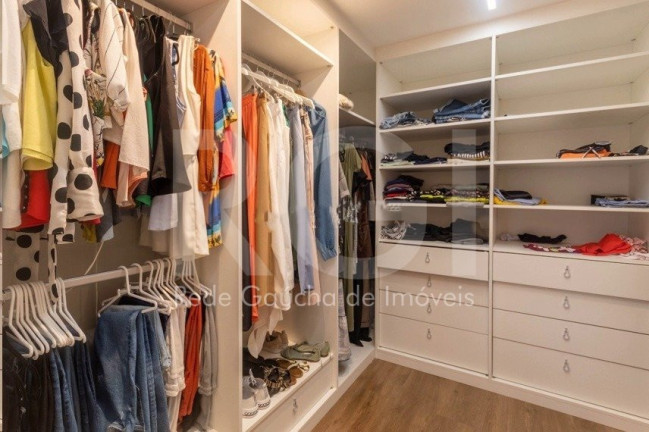 Imagem Casa com 3 Quartos à Venda, 240 m² em Jardim Itu - Porto Alegre Imagem Casa com 3 Quartos à Venda, 240 m² em Jardim Itu - Porto Alegre