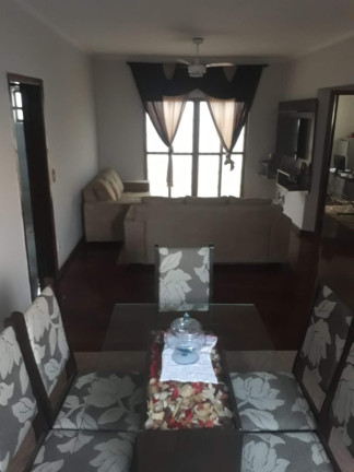 Imagem Casa com 4 Quartos para Alugar,  em Jardim America - Bauru