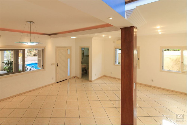 Imagem Casa com 3 Quartos à Venda, em Hípica - Porto Alegre Imagem Casa com 3 Quartos à Venda, em Hípica - Porto Alegre