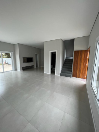 Imagem Sobrado com 3 Quartos à Venda,  em Xangri-lá - Xangri-la