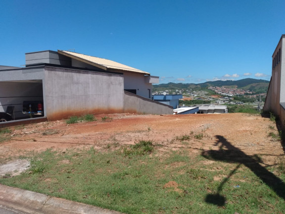 Terreno à Venda, 275 m² em Taubaté
