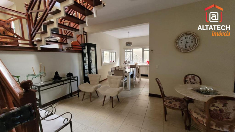 Imagem Casa com 3 Quartos à Venda, 210 m² em Jardim Centenário - Poços De Caldas