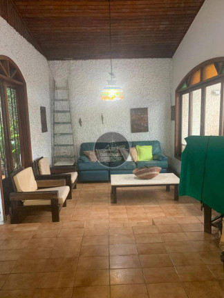 Imagem Casa com 3 Quartos à Venda, 310 m² em Centro - Mongaguá