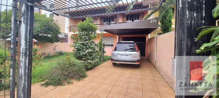 Sobrado com 4 Quartos à Venda,  em Centro - Esteio