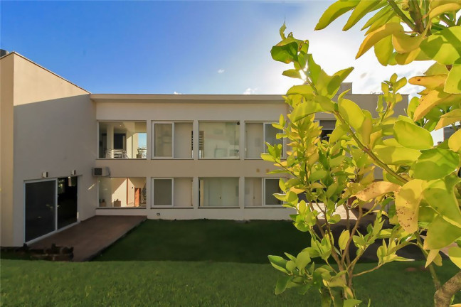 Imagem Casa com 4 Quartos à Venda, em Vila Nova - Porto Alegre Imagem Casa com 4 Quartos à Venda, em Vila Nova - Porto Alegre