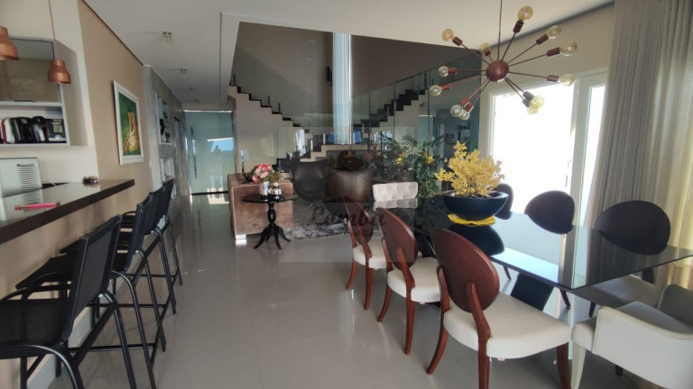 Imagem Casa com 4 Quartos à Venda, 406 m² em Jardim Itália - Cuiabá