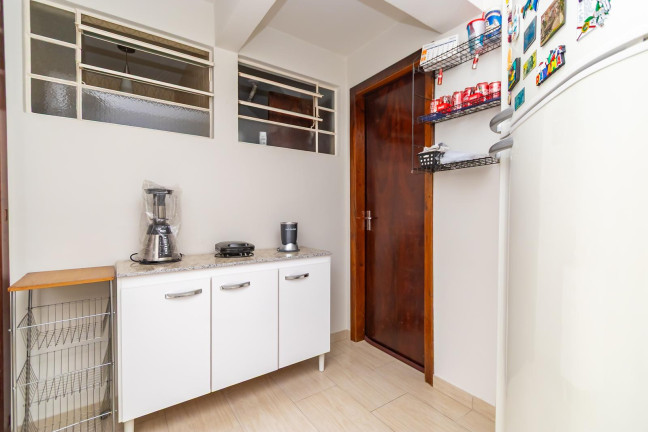 Imagem Sobrado com 3 Quartos à Venda, 140 m² em Capão Raso - Curitiba Imagem Sobrado com 3 Quartos à Venda, 140 m² em Capão Raso - Curitiba