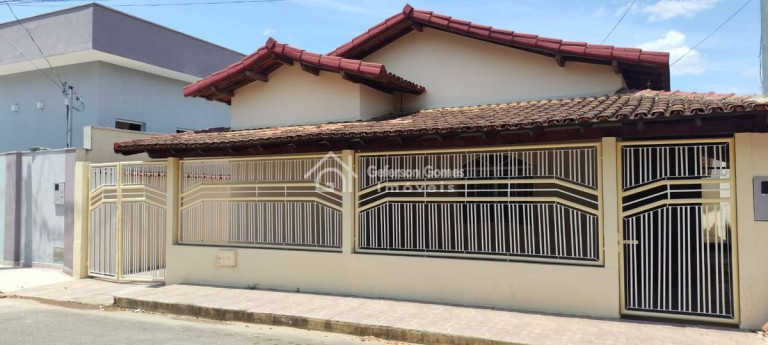 Casa com 3 Quartos para Alugar, 1 m² em Santo Antônio - Mantena