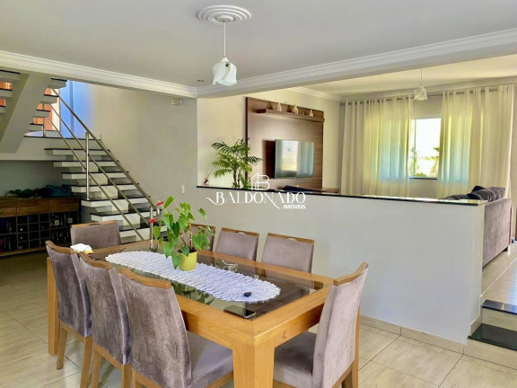 Imagem Casa com 3 Quartos à Venda, 200 m² em Centro - Extrema Imagem Casa com 3 Quartos à Venda, 200 m² em Centro - Extrema