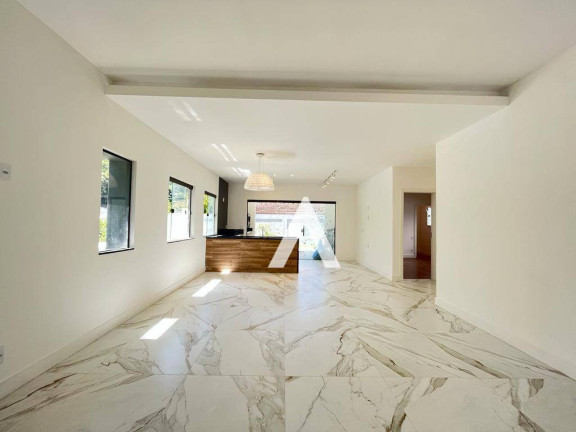 Imagem Casa com 3 Quartos à Venda, 179 m² em Albuquerque - Teresópolis