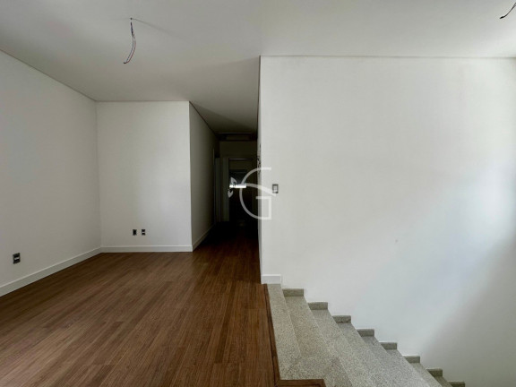 Imagem Sobrado com 4 Quartos à Venda, 367 m² em América - Joinville Imagem Sobrado com 4 Quartos à Venda, 367 m² em América - Joinville