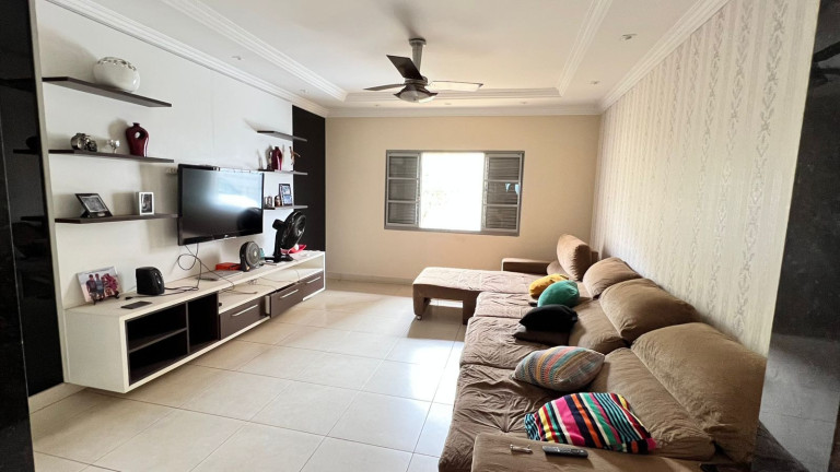 Imagem Sobrado com 4 Quartos à Venda, 314 m² em Vila Rosa - Goiânia