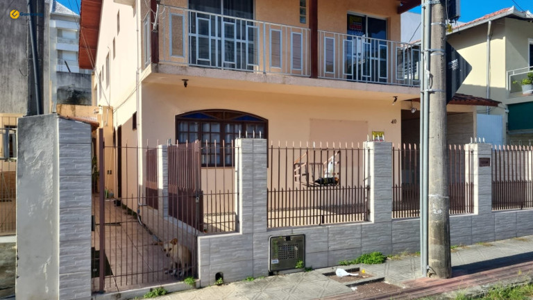 Casa com 6 Quartos à Venda, 280 m² em Trindade - Florianópolis