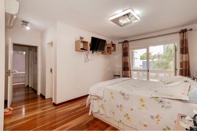 Imagem Casa com 4 Quartos à Venda, 233 m² em Jardim Itu - Porto Alegre Imagem Casa com 4 Quartos à Venda, 233 m² em Jardim Itu - Porto Alegre