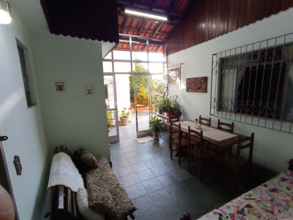 Imagem Casa com 4 Quartos à Venda, 500 m²