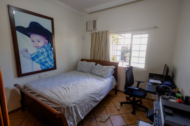 Imagem Casa com 4 Quartos à Venda,  em Jardim Califórnia - Cuiabá
