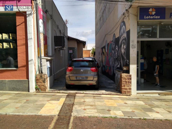 Casa com 3 Quartos para Alugar, 480 m² em Centro - Vinhedo