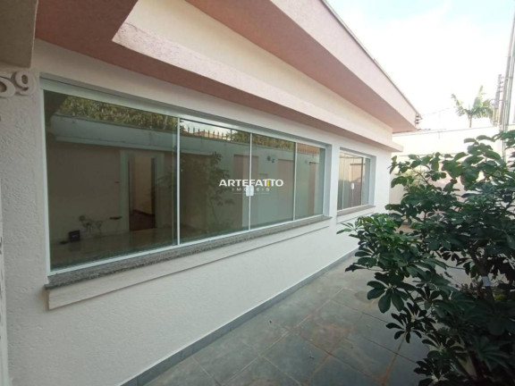 Casa com 3 Quartos à Venda, 325 m²