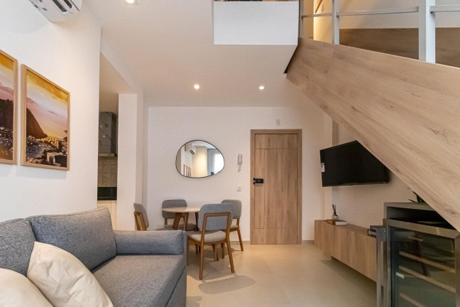 Imagem Apartamento com 2 Quartos à Venda, 68 m² em Copacabana - Rio De Janeiro Imagem Apartamento com 2 Quartos à Venda, 68 m² em Copacabana - Rio De Janeiro