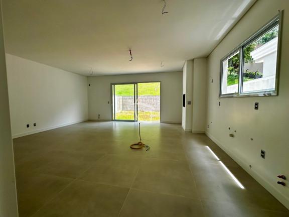 Imagem Sobrado com 3 Quartos à Venda, 346 m² em América - Joinville