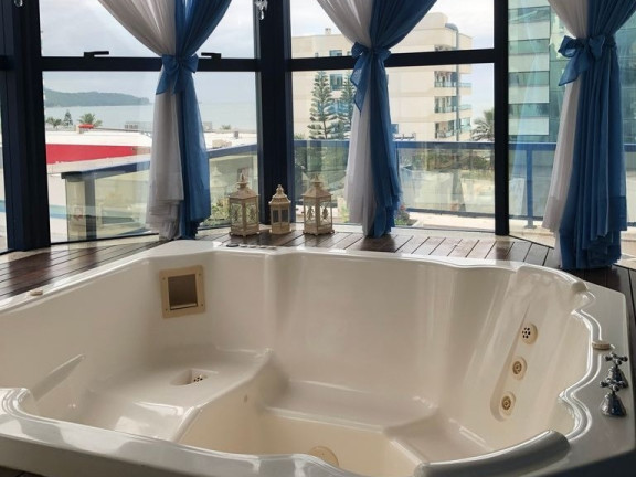 Imóvel com 4 Quartos à Venda, 170 m² em Meia Praia - Itapema