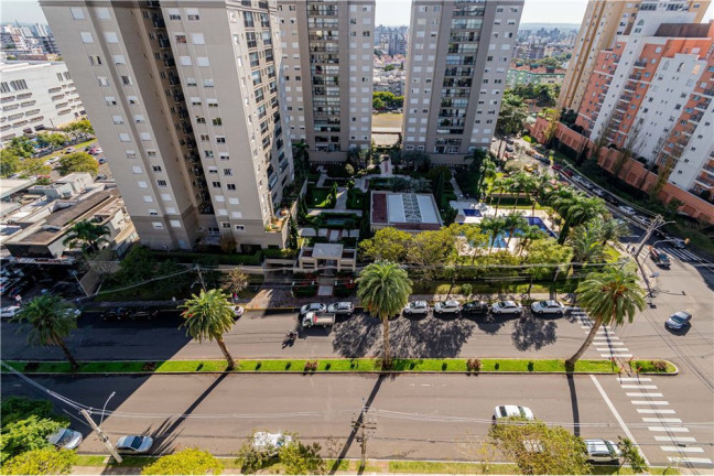 Imagem Imóvel com 1 Quarto à Venda, em Jardim Europa - Porto Alegre Imagem Imóvel com 1 Quarto à Venda, em Jardim Europa - Porto Alegre