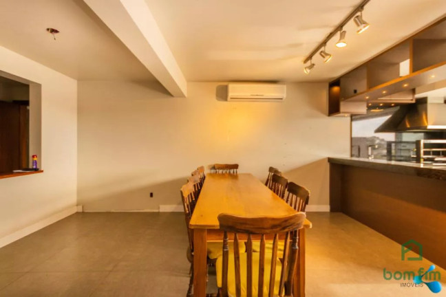 Imagem Casa com 4 Quartos à Venda, 390 m² em Ipanema - Porto Alegre Imagem Casa com 4 Quartos à Venda, 390 m² em Ipanema - Porto Alegre