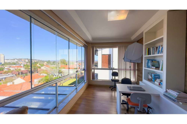 Imagem Casa com 4 Quartos à Venda, 394 m² em Vila Assunção - Porto Alegre