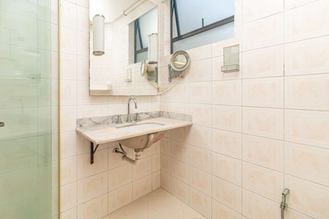Imagem Imóvel com 2 Quartos à Venda, em Petrópolis - Porto Alegre Imagem Imóvel com 2 Quartos à Venda, em Petrópolis - Porto Alegre