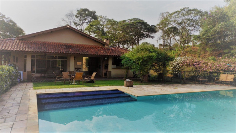 Chácara com 6 Quartos à Venda, 450 m² em Cachoeira - Atibaia