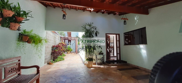 Casa com 3 Quartos à Venda, 243 m² em Estância Das Flores - Jaguariúna