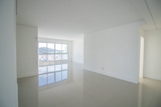 Imagem Imóvel com 4 Quartos à Venda, 137 m² em Centro - Balneário Camboriú Imagem Imóvel com 4 Quartos à Venda, 137 m² em Centro - Balneário Camboriú