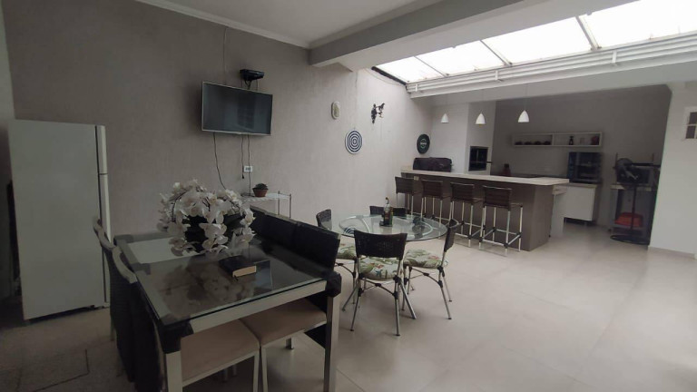 Imagem Casa com 3 Quartos à Venda, 238 m² em Jardim Imperial - Maringá