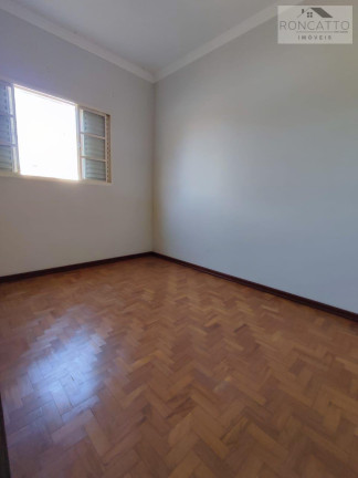 Imagem Casa com 3 Quartos à Venda, 300 m² Imagem Casa com 3 Quartos à Venda, 300 m²