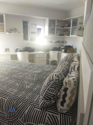 Imagem Casa com 3 Quartos à Venda, 250 m² em Carianos - Florianópolis