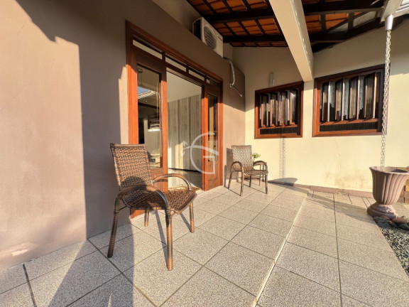 Imagem Casa com 3 Quartos à Venda, em Glória - Joinville Imagem Casa com 3 Quartos à Venda, em Glória - Joinville