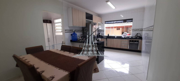 Casa com 3 Quartos à Venda,  em Itatiba