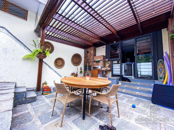 Imagem Casa com 3 Quartos à Venda, 150 m² em Comary - Teresópolis
