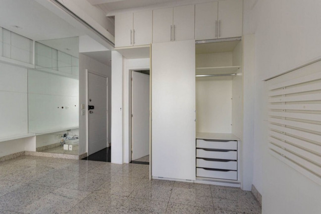 Imagem Imóvel com 1 Quarto à Venda, 41 m² em Copacabana - Rio De Janeiro Imagem Imóvel com 1 Quarto à Venda, 41 m² em Copacabana - Rio De Janeiro