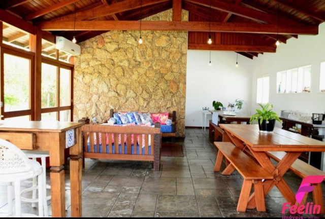 Imagem Casa com 4 Quartos à Venda, 400 m² em Lagoa Da Conceição - Florianópolis Imagem Casa com 4 Quartos à Venda, 400 m² em Lagoa Da Conceição - Florianópolis