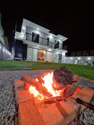 Sobrado com 4 Quartos à Venda, 306 m² em São João Do Rio Vermelho - Florianópolis