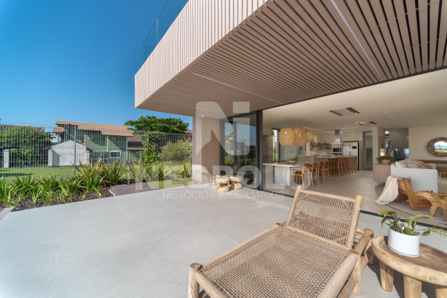 Imagem Casa à Venda, 458 m² em Praia Do Estaleiro - Balneario Camboriu Imagem Casa à Venda, 458 m² em Praia Do Estaleiro - Balneario Camboriu