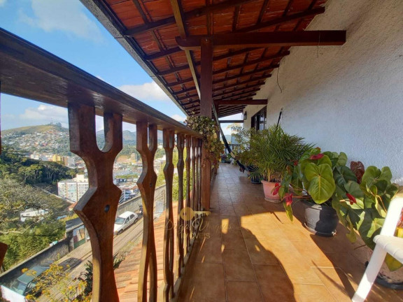 Imagem Casa com 3 Quartos à Venda, 166 m² em Várzea - Teresópolis