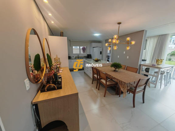 Imagem Casa com 3 Quartos à Venda, 425 m² em Caledônia - Camboriú Imagem Casa com 3 Quartos à Venda, 425 m² em Caledônia - Camboriú