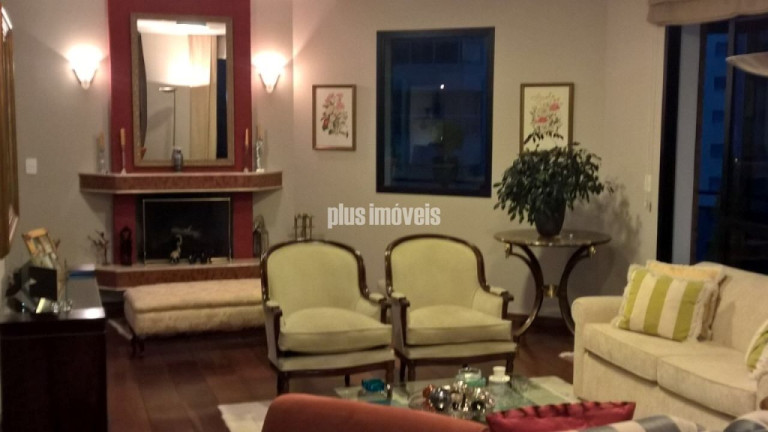 Apartamento com 3 Quartos à Venda, 205 m² em Vila Nova Conceição - São Paulo