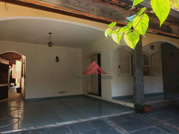 Imagem Casa com 5 Quartos à Venda, 400 m² em Centro - São Gonçalo Imagem Casa com 5 Quartos à Venda, 400 m² em Centro - São Gonçalo
