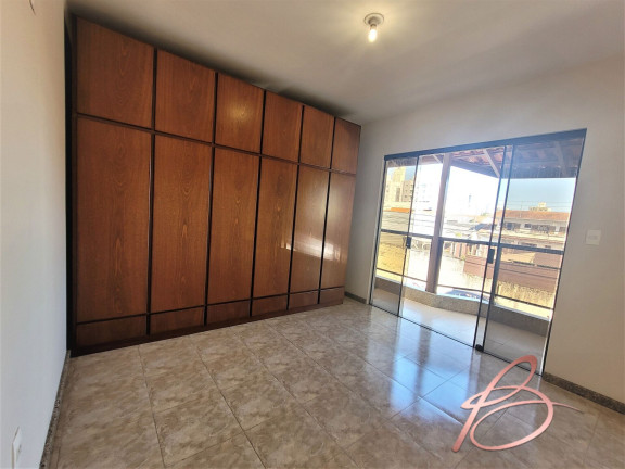Imagem Sobrado com 3 Quartos à Venda, 231 m² em Centro - Balneário Camboriú