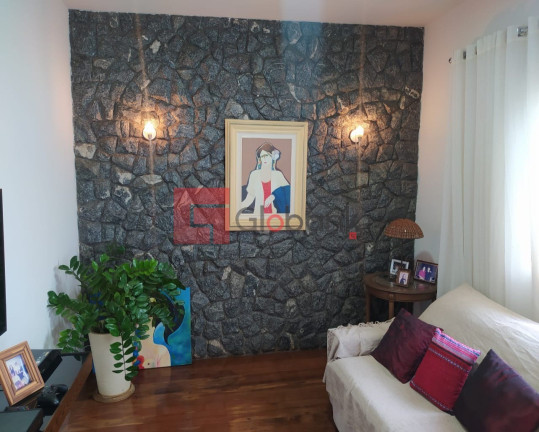 Imagem Casa com 3 Quartos à Venda, 250 m² em Centro - Montes Claros
