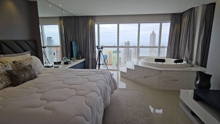 Imagem Cobertura com 4 Quartos à Venda, 260 m² em Centro - Balneário Camboriú